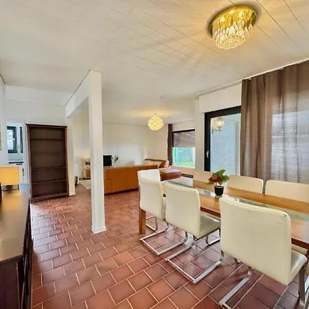 Frankfurt East Family House Villa *