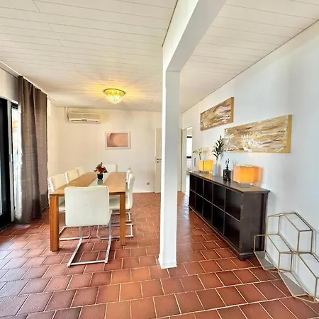 Frankfurt East Family House *