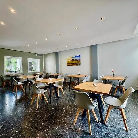 Frankfurt East Family House Villa *