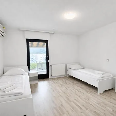 Frankfurt East Family House Villa *