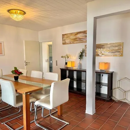 Frankfurt East Family House *