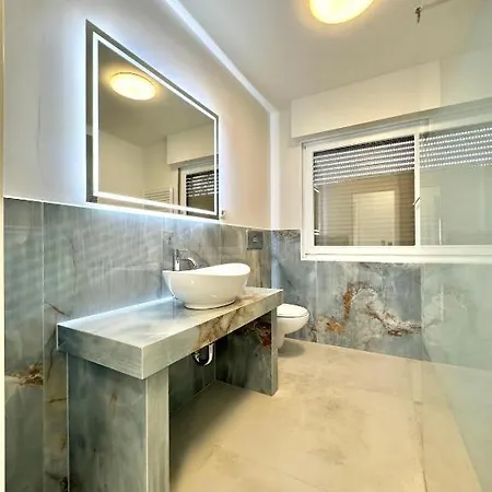 Frankfurt East Family House *